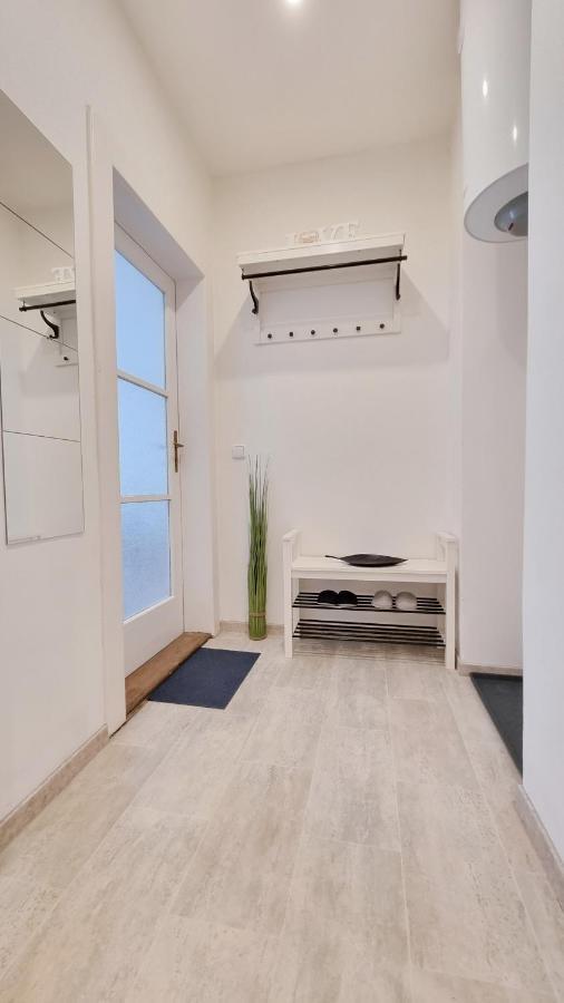Finnem Rentals Zikova Prague Exterior photo