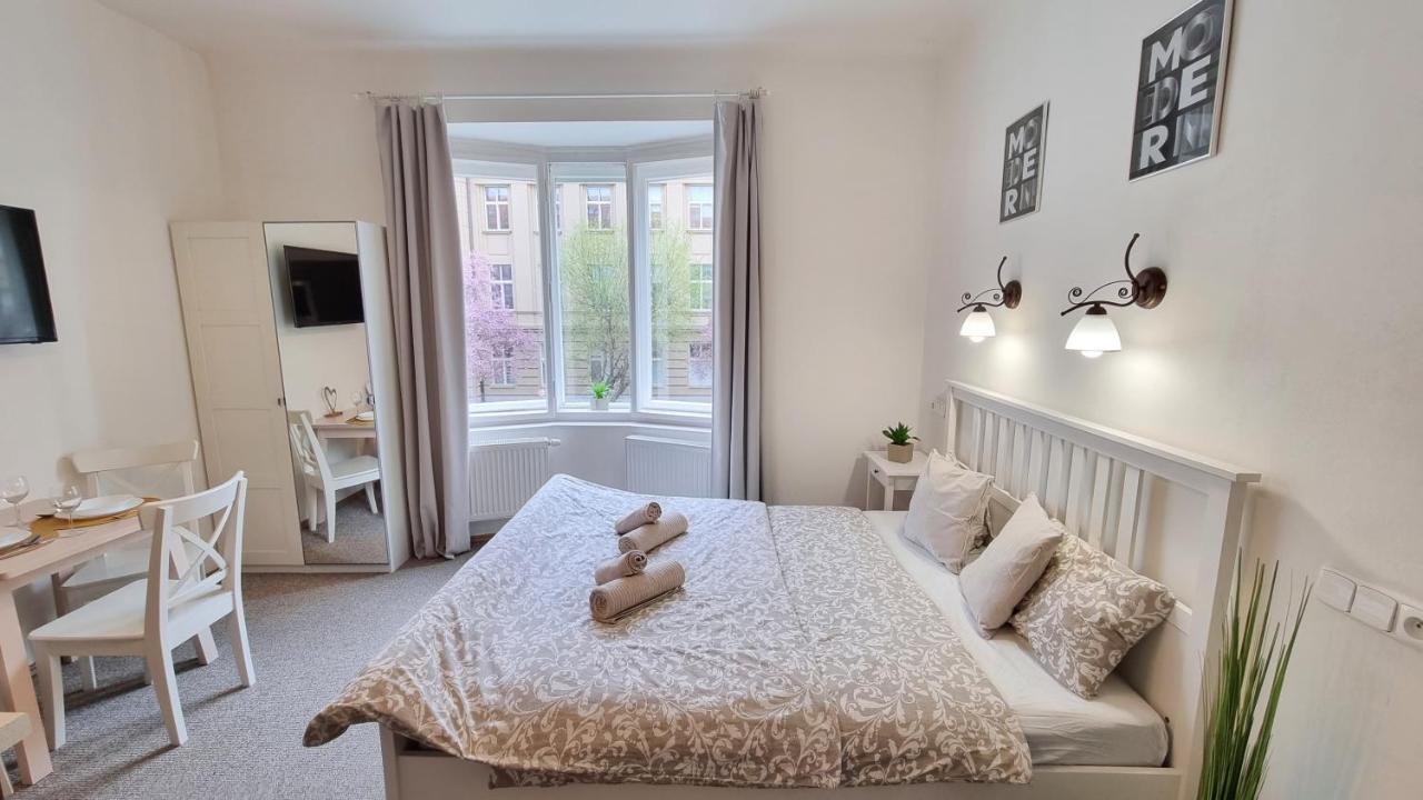Finnem Rentals Zikova Prague Exterior photo